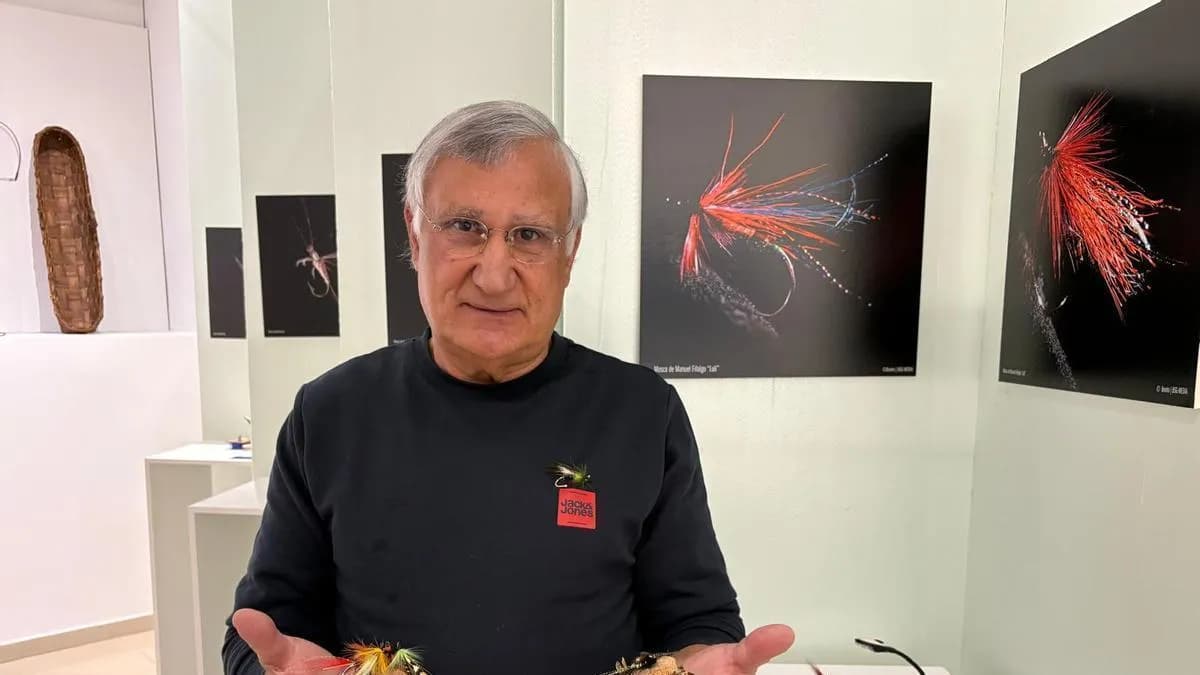 Manuel 'Loli' Fidalgo comparte su arte de montar moscas de pesca en Cangas del Narcea